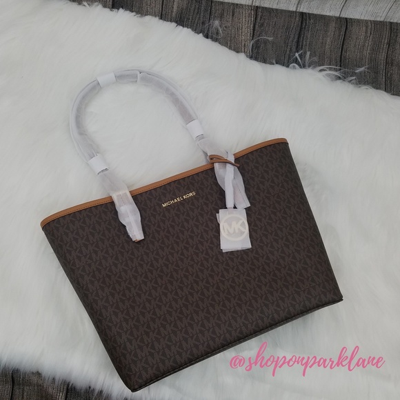 SOLD!! Michael Kors Jet Set Medium Carryall Tote - Picture 3 of 8